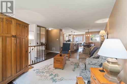 14 Meadowbrook Lane, Pelham, ON - Indoor Photo Showing Living Room