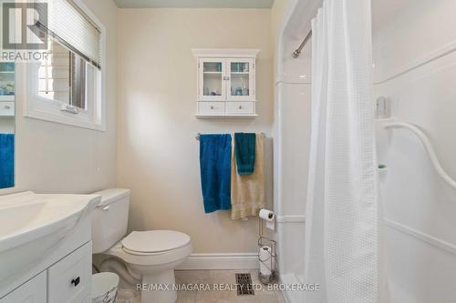 14 Meadowbrook Lane, Pelham, ON - Indoor Photo Showing Bathroom