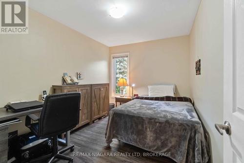 14 Meadowbrook Lane, Pelham, ON - Indoor Photo Showing Bedroom