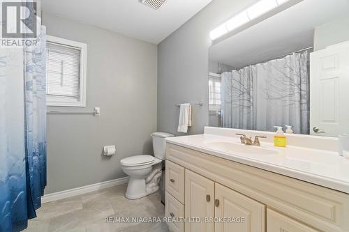 14 Meadowbrook Lane, Pelham, ON - Indoor Photo Showing Bathroom