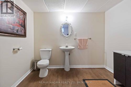 14 Meadowbrook Lane, Pelham, ON - Indoor Photo Showing Bathroom