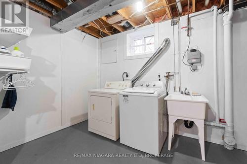 14 Meadowbrook Lane, Pelham, ON - Indoor Photo Showing Laundry Room