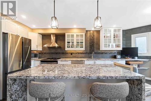 14 Meadowbrook Lane, Pelham, ON - Indoor Photo Showing Kitchen With Upgraded Kitchen