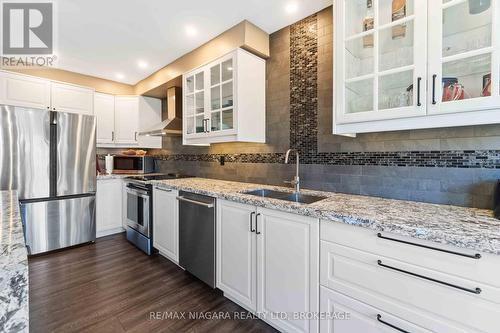 14 Meadowbrook Lane, Pelham, ON - Indoor Photo Showing Kitchen With Double Sink With Upgraded Kitchen