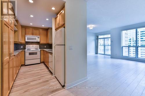 3711 - 8 Park Road, Toronto, ON - Indoor Photo Showing Kitchen