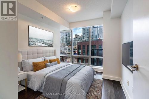 606 - 295 Adelaide Street, Toronto, ON - Indoor Photo Showing Bedroom