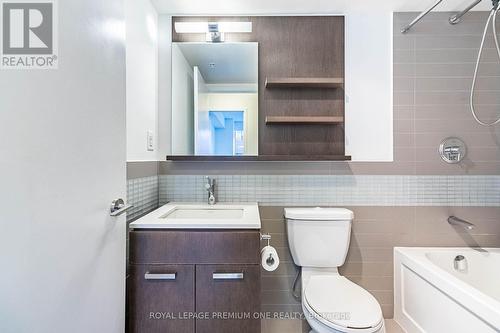 606 - 295 Adelaide Street, Toronto, ON - Indoor Photo Showing Bathroom