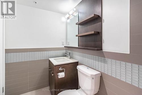 606 - 295 Adelaide Street, Toronto, ON - Indoor Photo Showing Bathroom