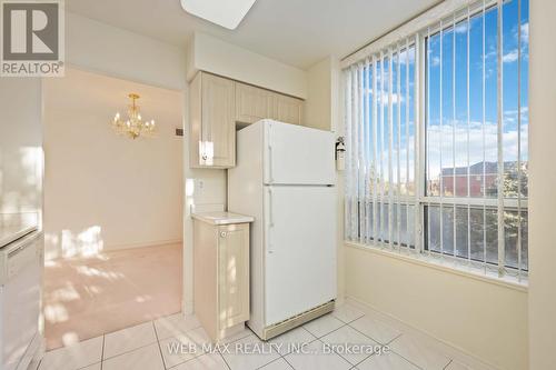 305 - 5039 Finch Avenue E, Toronto, ON - Indoor Photo Showing Kitchen