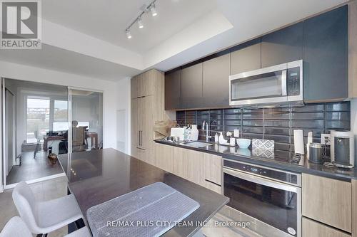 515 - 150 Logan Avenue, Toronto, ON - Indoor Photo Showing Kitchen