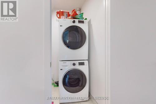 515 - 150 Logan Avenue, Toronto, ON - Indoor Photo Showing Laundry Room