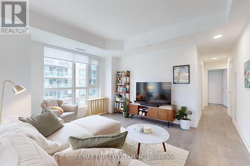 515 - 150 Logan Avenue, Toronto, ON - Indoor Photo Showing Living Room