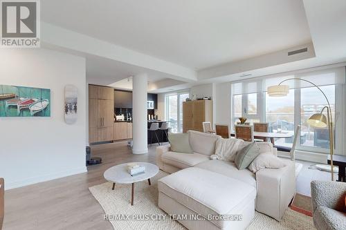 515 - 150 Logan Avenue, Toronto, ON - Indoor Photo Showing Living Room