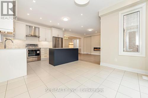 101 Bearberry Road, Springwater, ON - Indoor Photo Showing Kitchen With Upgraded Kitchen