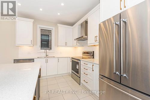 101 Bearberry Road, Springwater, ON - Indoor Photo Showing Kitchen With Upgraded Kitchen