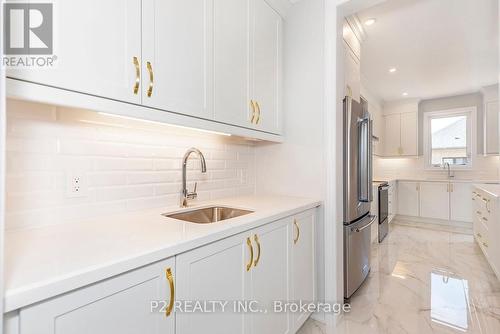 4 Wild Ginger Lane, Springwater, ON - Indoor Photo Showing Kitchen With Upgraded Kitchen