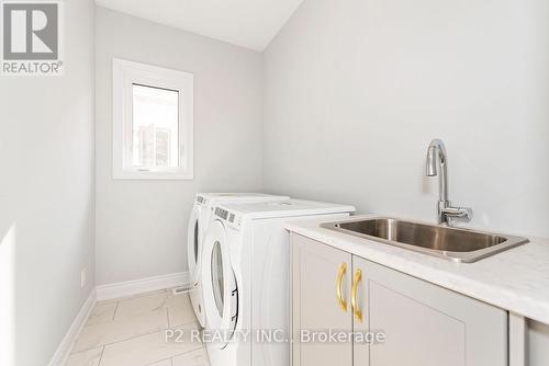 4 Wild Ginger Lane, Springwater, ON - Indoor Photo Showing Laundry Room