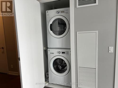 4403 - 2220 Lake Shore Boulevard W, Toronto, ON - Indoor Photo Showing Laundry Room