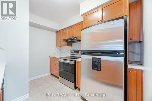 2431 - 3888 Duke Of York Boulevard, Mississauga, ON - Indoor Photo Showing Kitchen