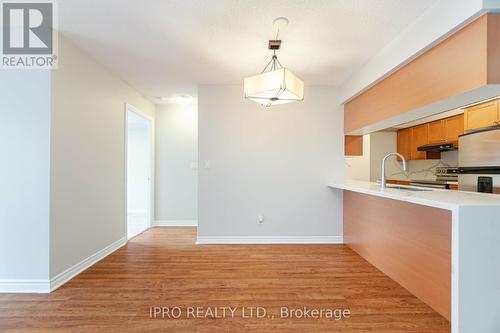 2431 - 3888 Duke Of York Boulevard, Mississauga, ON - Indoor Photo Showing Kitchen