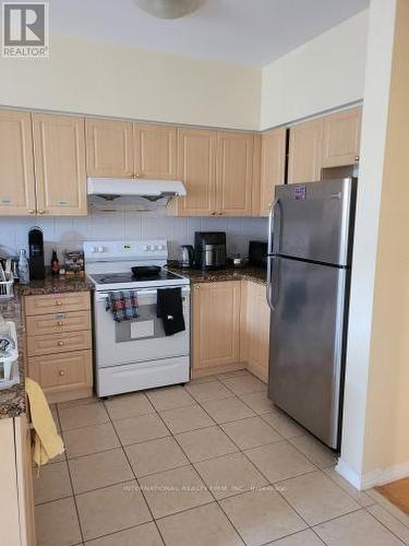 23 Hackett Avenue, Toronto, ON - Indoor Photo Showing Kitchen