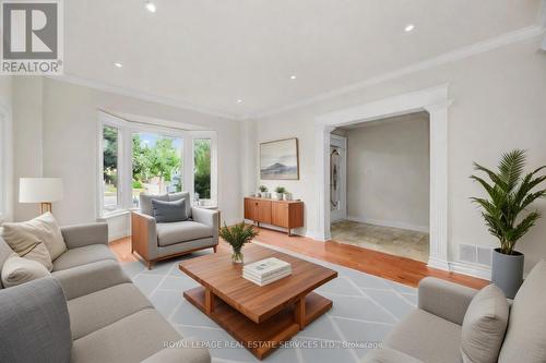 60 River Glen Boulevard, Oakville, ON - Indoor Photo Showing Living Room