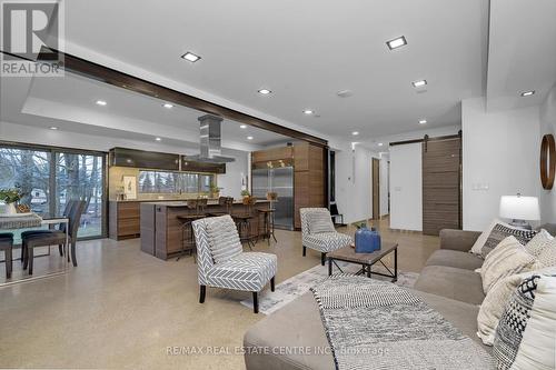 774 Charleston Side Road, Caledon, ON - Indoor Photo Showing Living Room