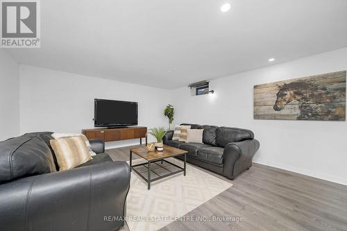 774 Charleston Side Road, Caledon, ON - Indoor Photo Showing Living Room