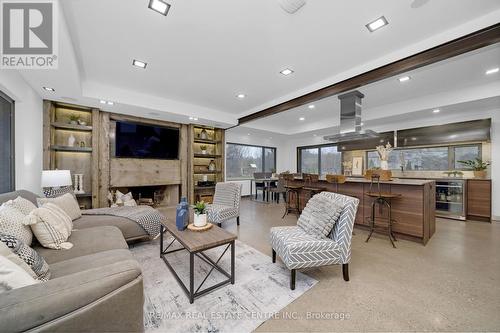 774 Charleston Side Road, Caledon, ON - Indoor Photo Showing Living Room