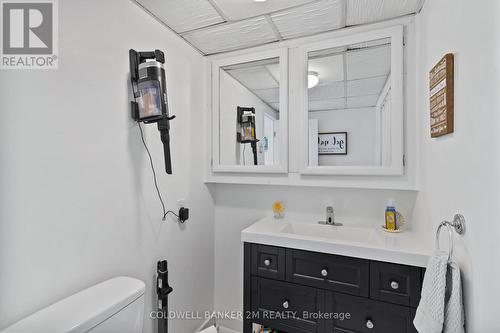 1174 Birch Narrows Road, Dysart Et Al, ON - Indoor Photo Showing Bathroom