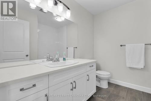 31 - 600 Guiness Way, London, ON - Indoor Photo Showing Bathroom