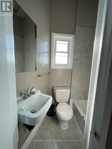 169 Adelaide Street, London, ON - Indoor Photo Showing Bathroom