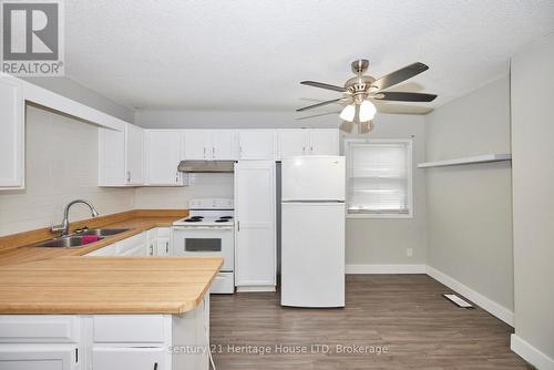 407 Welland Avenue, St. Catharines (445 - Facer), ON - Indoor Photo Showing Kitchen With Double Sink