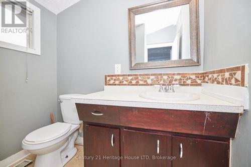 407 Welland Avenue, St. Catharines (445 - Facer), ON - Indoor Photo Showing Bathroom