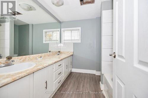 407 Welland Avenue, St. Catharines (445 - Facer), ON - Indoor Photo Showing Bathroom