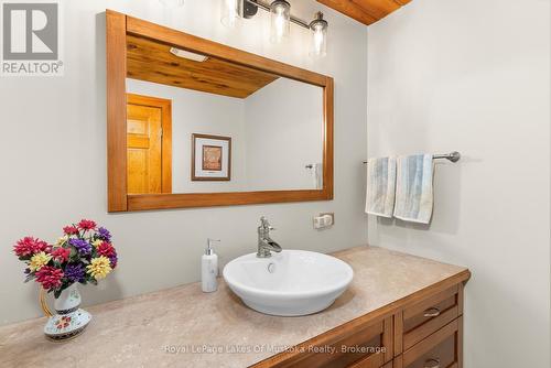 354 Bayshore Boulevard, Huntsville (Chaffey), ON - Indoor Photo Showing Bathroom