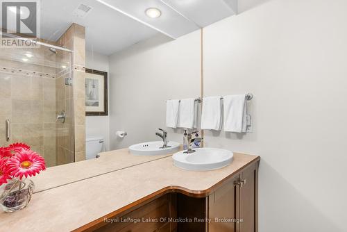 354 Bayshore Boulevard, Huntsville (Chaffey), ON - Indoor Photo Showing Bathroom