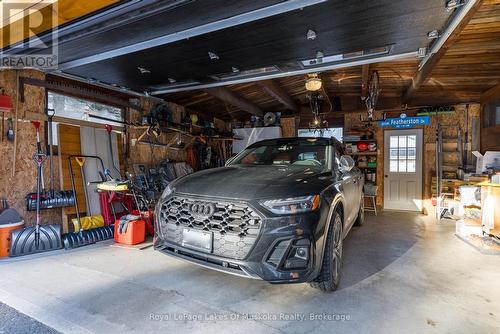 354 Bayshore Boulevard, Huntsville (Chaffey), ON - Indoor Photo Showing Garage