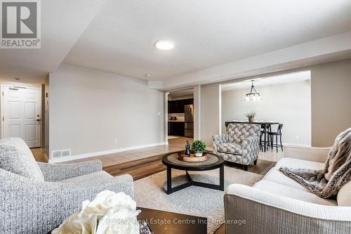 202 - 904 Paisley Road, Guelph (Parkwood Gardens), ON - Indoor Photo Showing Living Room