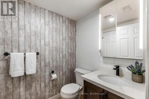 202 - 904 Paisley Road, Guelph (Parkwood Gardens), ON - Indoor Photo Showing Bathroom