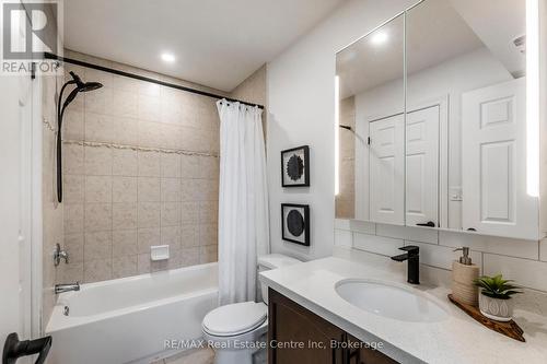 202 - 904 Paisley Road, Guelph (Parkwood Gardens), ON - Indoor Photo Showing Bathroom