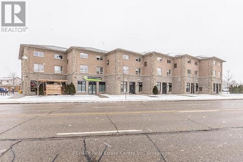 202 - 904 Paisley Road, Guelph (Parkwood Gardens), ON - Outdoor