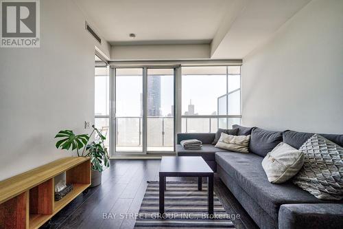 4301 - 15 Grenville Street, Toronto, ON - Indoor Photo Showing Living Room