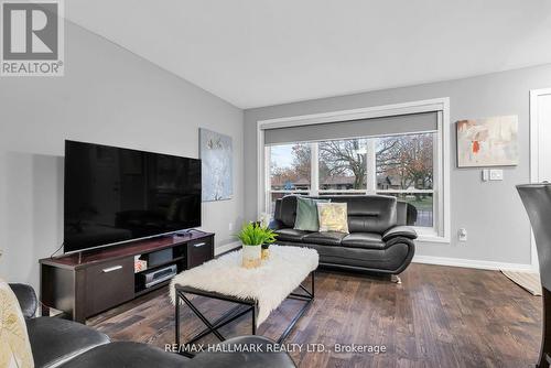 21 Farley Crescent, Toronto, ON - Indoor Photo Showing Living Room