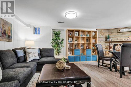 21 Farley Crescent, Toronto, ON - Indoor Photo Showing Living Room