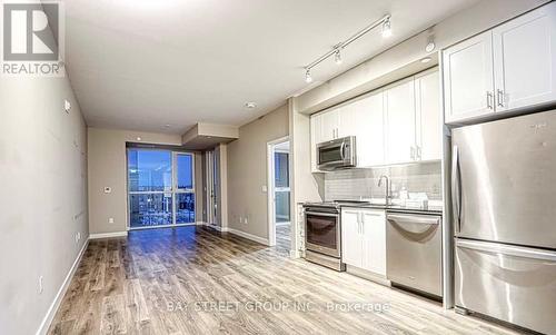 309 - 168 Sabina Drive, Oakville, ON - Indoor Photo Showing Kitchen With Stainless Steel Kitchen