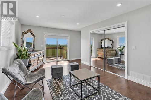 854 Townline Road, Kingsville, ON - Indoor Photo Showing Living Room