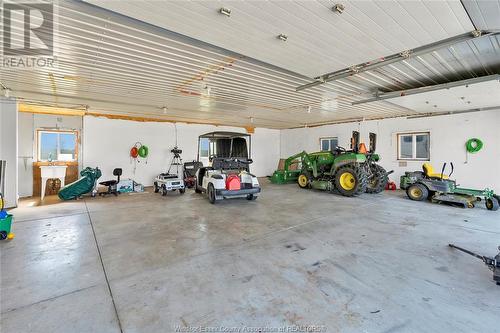 854 Townline Road, Kingsville, ON - Indoor Photo Showing Garage