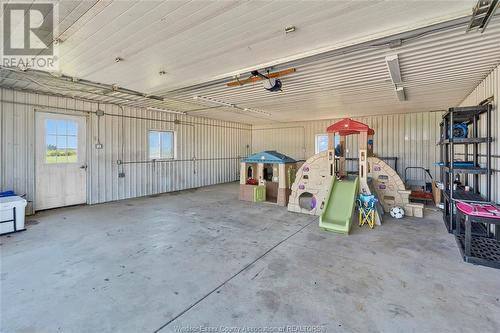 854 Townline Road, Kingsville, ON - Indoor Photo Showing Garage