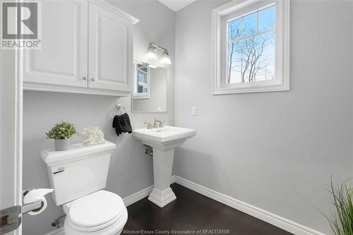 21429 Lynn Road, Wheatley, ON - Indoor Photo Showing Bathroom